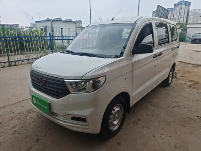 Фотография автомобиля — Wuling Hongguang V