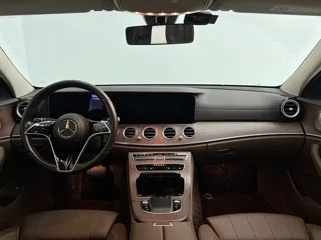 Mercedes-Benz E-Class — Фото автомобиля 7