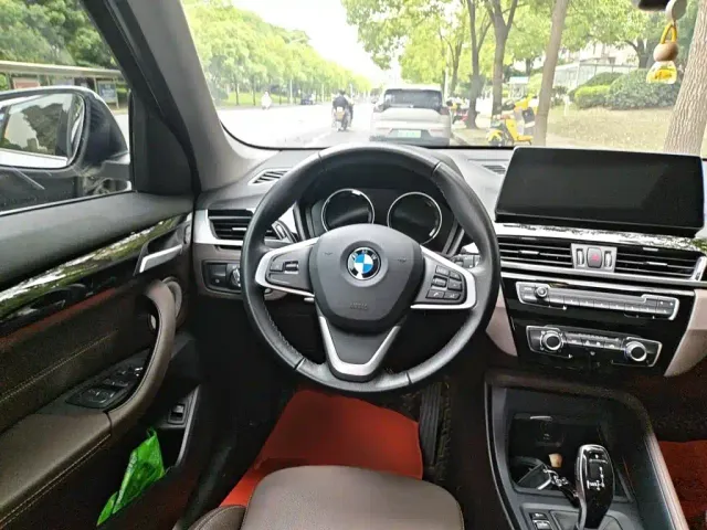 BMW X1 — Фото автомобиля 2