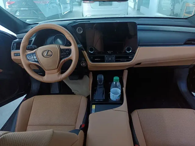 Lexus ES — Фото автомобиля 29
