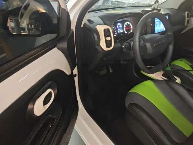 Roewe Clever — Фото автомобиля 15