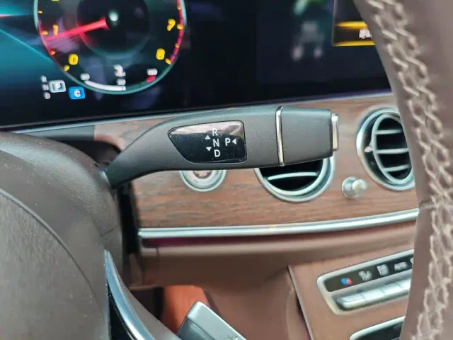 Mercedes-Benz E-Class — Фото автомобиля 16