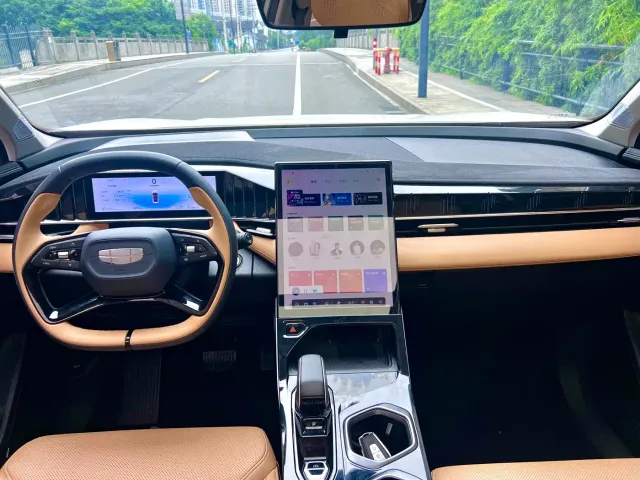Geely Boyue L — Фото автомобиля 12