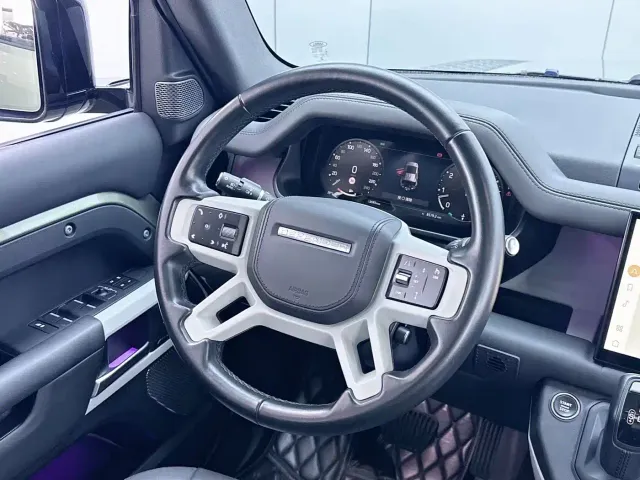 Land Rover Defender — Фото автомобиля 7