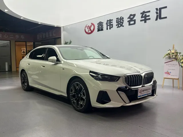 BMW 5 Series — Фото автомобиля 4