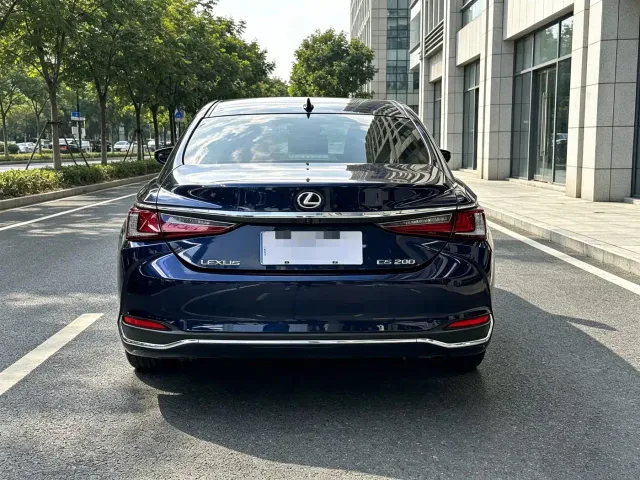 Lexus ES — Фото автомобиля 5
