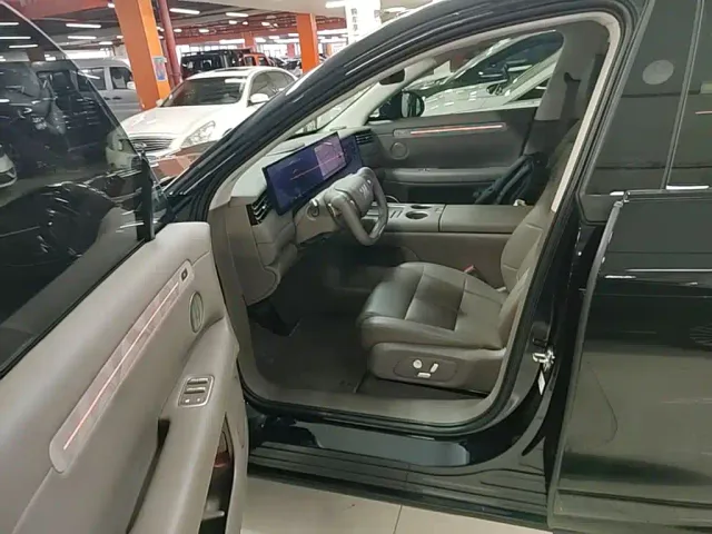 IM Motors LS6 — Фото автомобиля 14