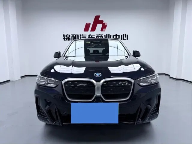 BMW iX3 — Фото автомобиля 2
