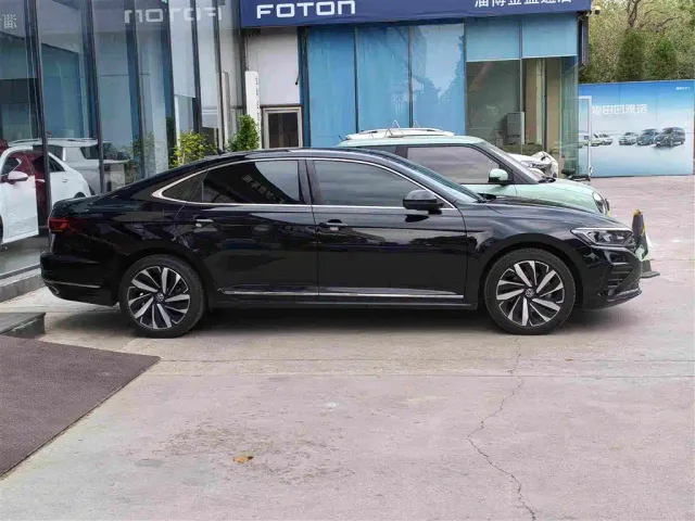 Volkswagen Passat — Фото автомобиля 3