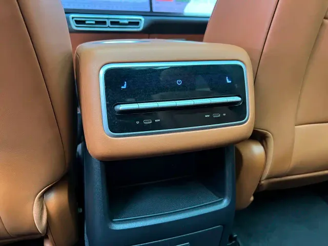 Li Auto L8 — Фото автомобиля 11