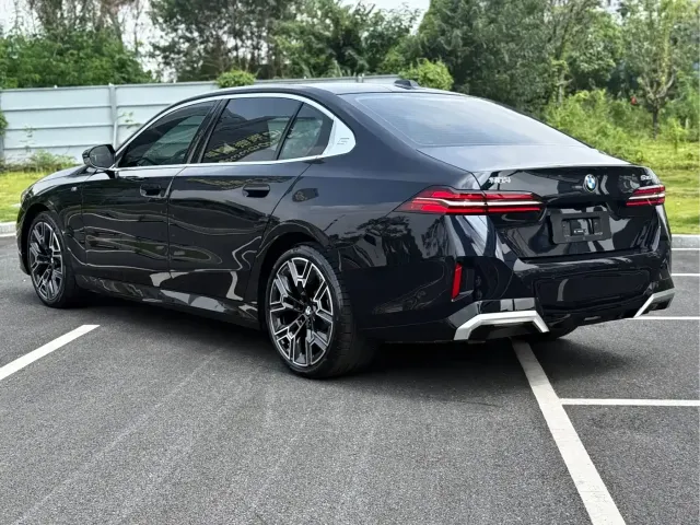 BMW BMW 5 Series 2024 530Li Premium M Sport Package — Фото автомобиля 7