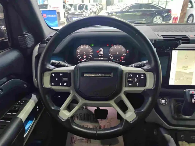 Land Rover Defender — Фото автомобиля 8