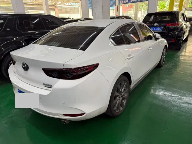 Mazda Axela — Фото автомобиля 2