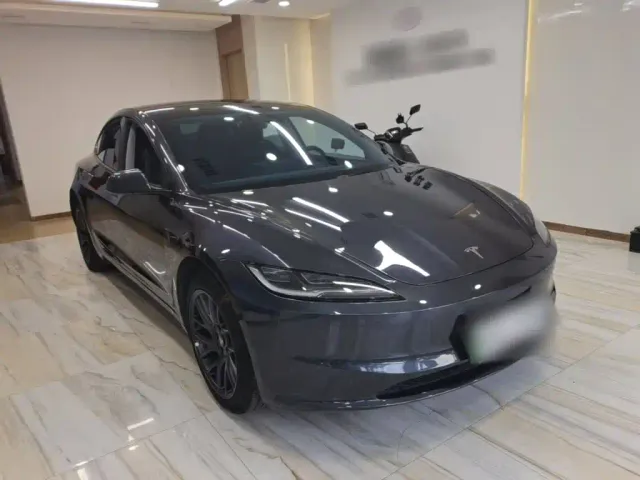 Tesla Model 3 — Фото автомобиля 3