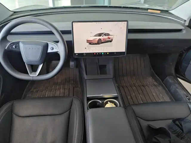 Tesla Model 3 — Фото автомобиля 12
