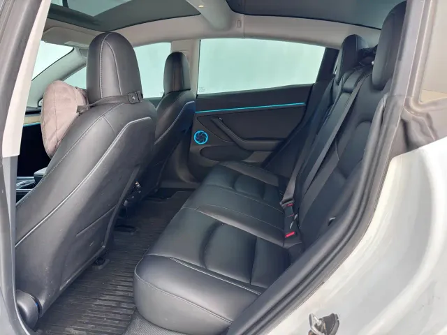 Tesla Model 3 — Фото автомобиля 5