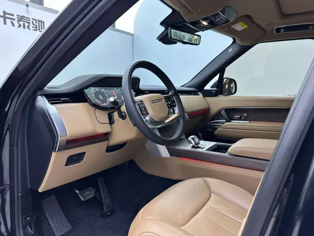 Land Rover Range Rover 2025 3.0 L6 360PS Golden Age Edition — Фото автомобиля 8