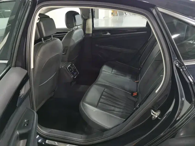 Volkswagen Passat — Фото автомобиля 15