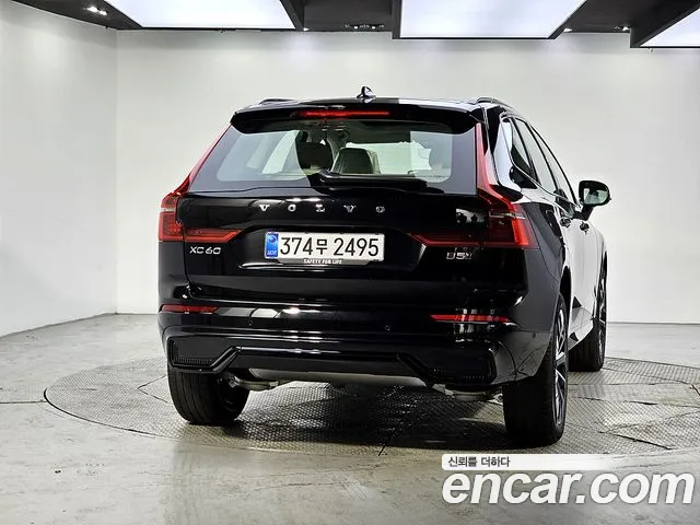 Вольво XC60 — Фото автомобиля 3