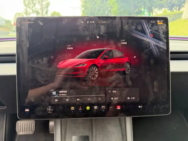 Tesla Model 3 — Фото автомобиля 9
