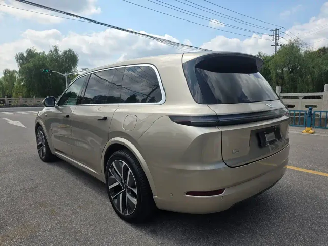 Li Auto L9 — Фото автомобиля 6