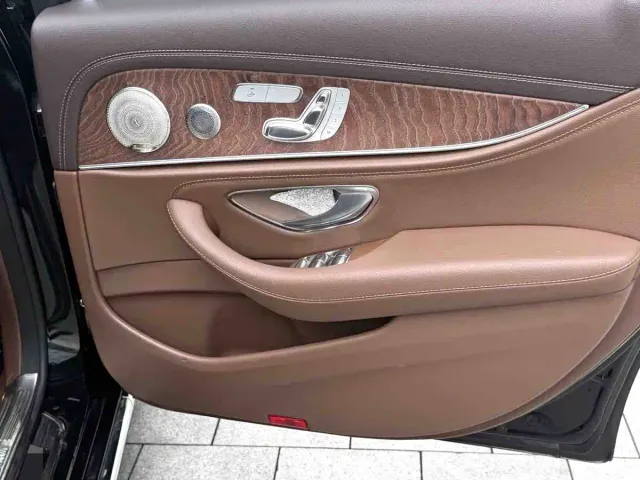Mercedes-Benz E-Class — Фото автомобиля 6