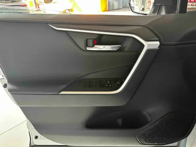 Toyota RAV4 — Фото автомобиля 8