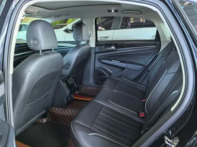 Volkswagen Passat — Фото автомобиля 9