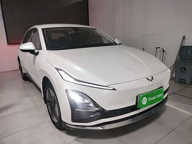 Wuling E5 — Фото автомобиля 3