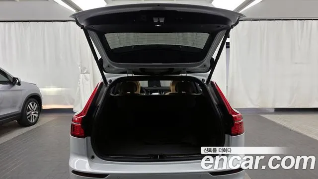 Вольво V60 V60 Cross Country 2 поколение B5 Pro AWD — Фото автомобиля 20