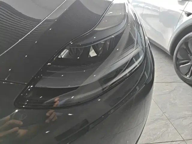 Tesla Model Y — Фото автомобиля 23