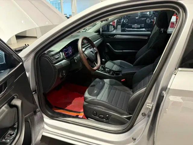 Skoda Superb — Фото автомобиля 7