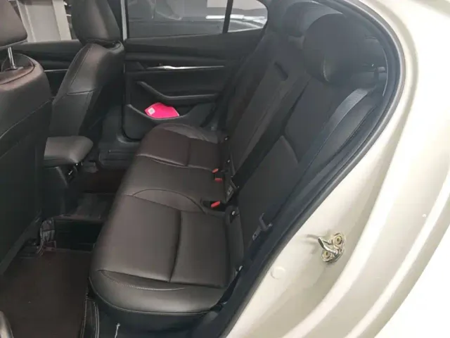 Mazda Axela — Фото автомобиля 16