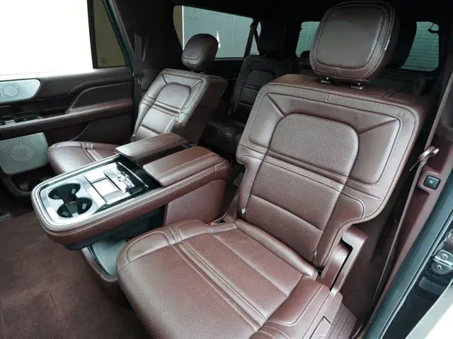 Lincoln Navigator — Фото автомобиля 16