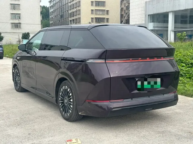 Xpeng X9 — Фото автомобиля 6