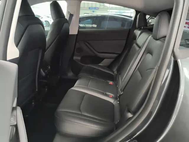 Tesla Model Y — Фото автомобиля 16