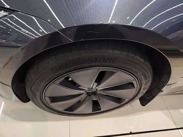 Tesla Model 3 — Фото автомобиля 22