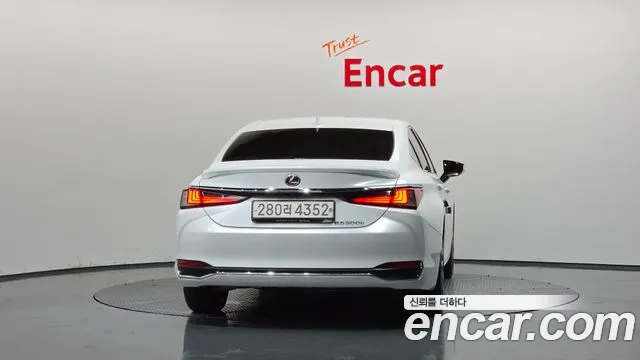 Lexus ES — Фото автомобиля 2