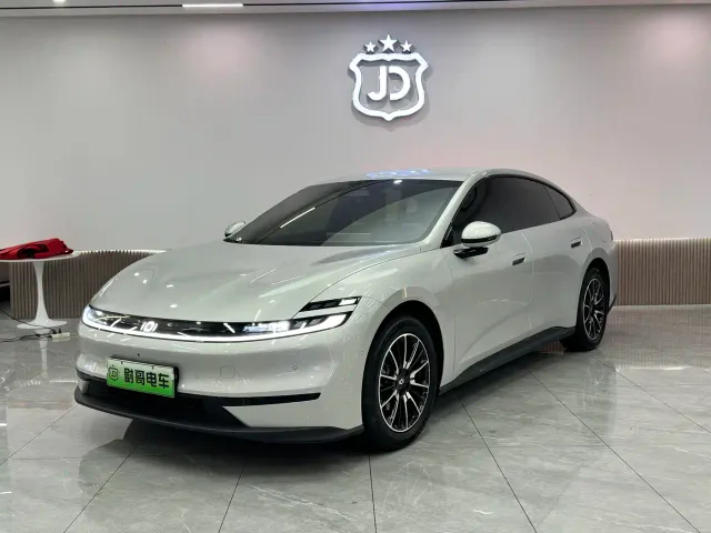 Фотография автомобиля — Changan Qiyuan A06