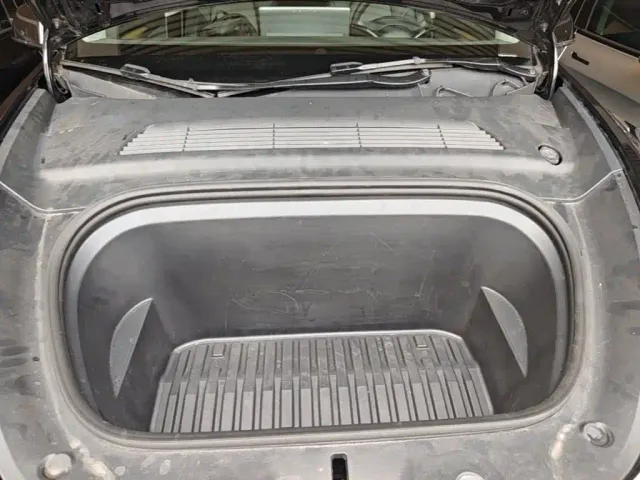 Tesla Model Y — Фото автомобиля 19