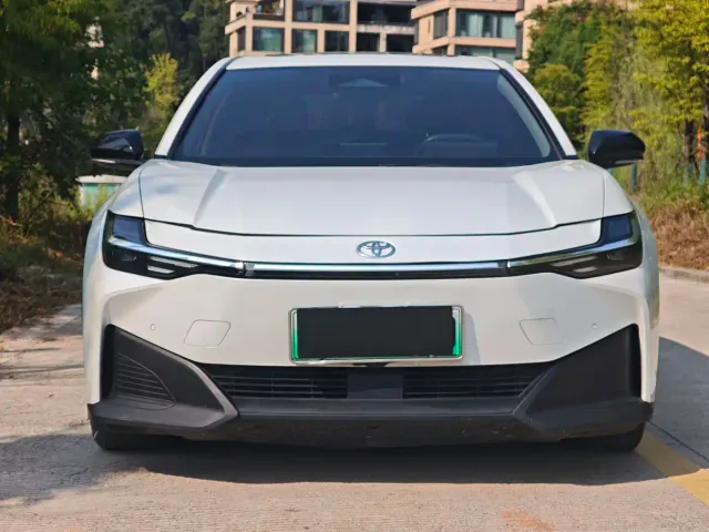 Toyota bZ3 — Фото автомобиля 2