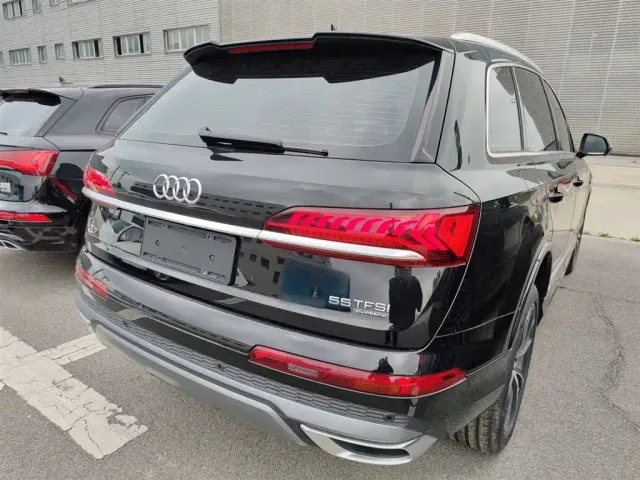 Audi Q7 — Фото автомобиля 4