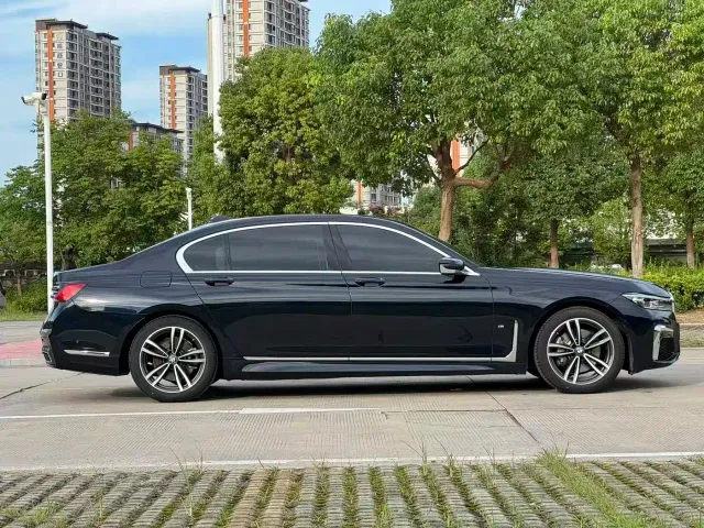 BMW 7 Series — Фото автомобиля 3