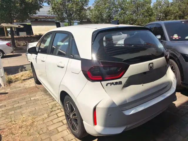 Honda Fit — Фото автомобиля 4