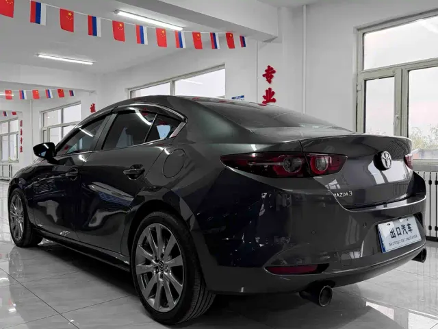 Mazda Axela — Фото автомобиля 17