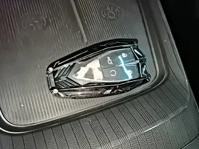 Changan Eado — Фото автомобиля 8