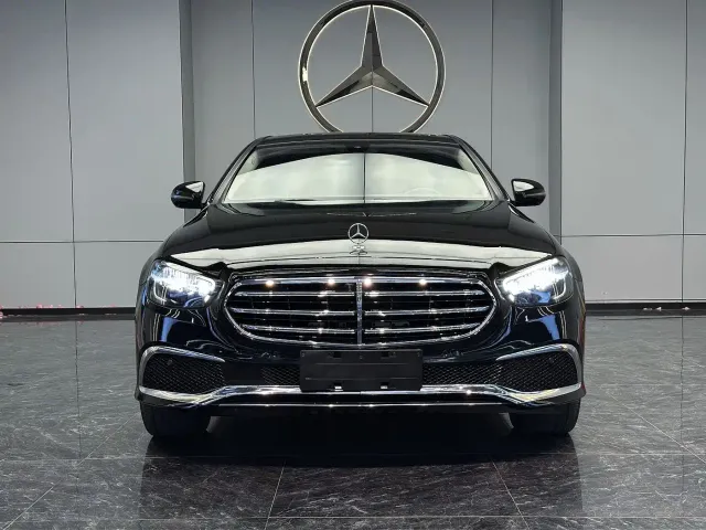 Mercedes-Benz E-Class — Фото автомобиля 2