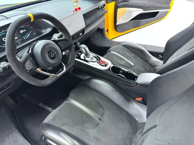 Lotus Emira — Фото автомобиля 6