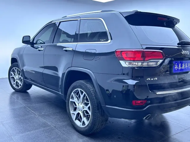 Jeep Grand Cherokee — Фото автомобиля 4