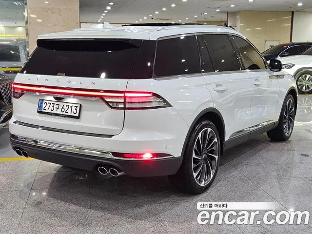 Lincoln Aviator Aviator 2 поколение — Фото автомобиля 4